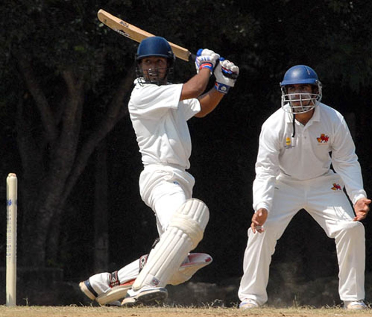 R Srinivasan plays the cut while the forward short-leg fielder looks on, Tamil Nadu v Mumbai, Ranji Trophy Super League, Group A, 2nd round, 1st day, Chennai, November 15, 2007