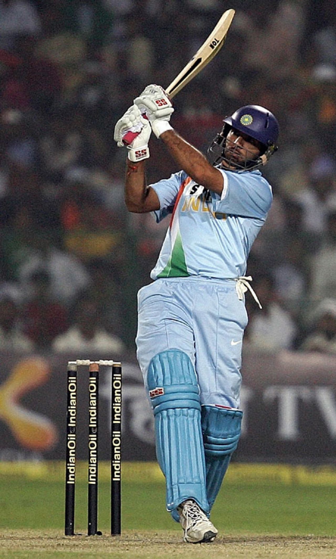 Yuvraj Singh pulls for a six over deep midwicket, India v Pakistan, 4th ODI, Gwalior, November 15, 2007