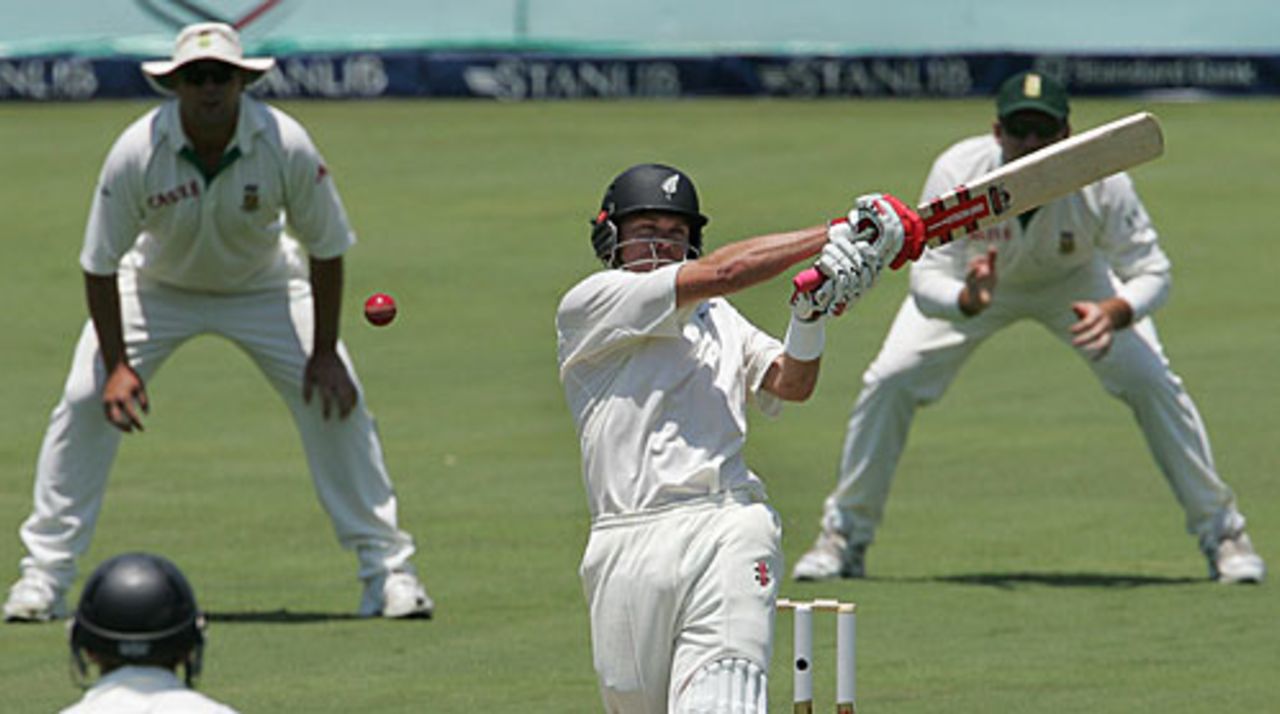 Lou Vincent plays and misses, South Africa v New Zealand, 2nd Test, Centurion, 1st day, November 16, 2007