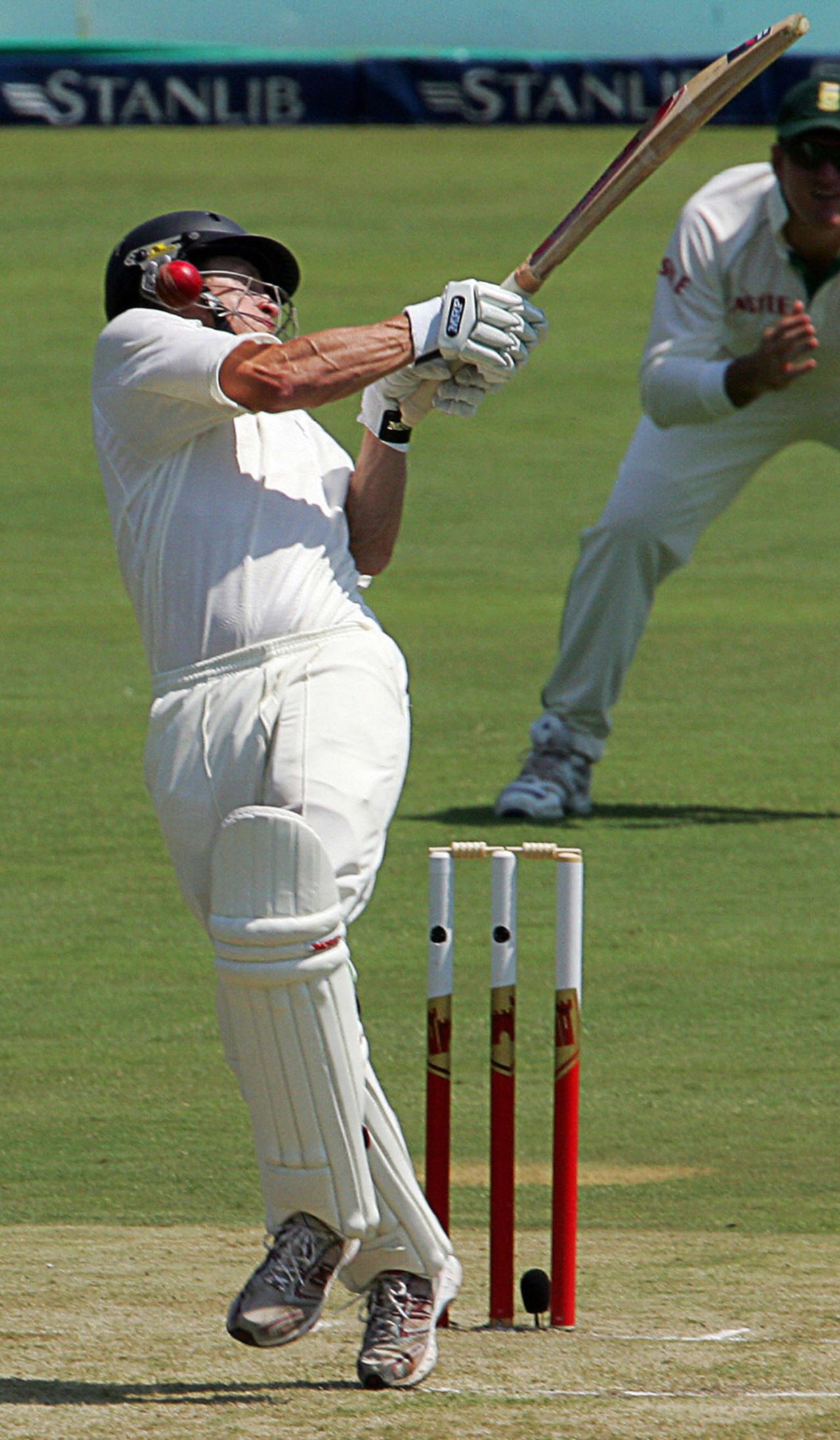 Craig Cumming tries to pull but is hit on the grill, South Africa v New Zealand, 2nd Test, Centurion, 1st day, November 16, 2007