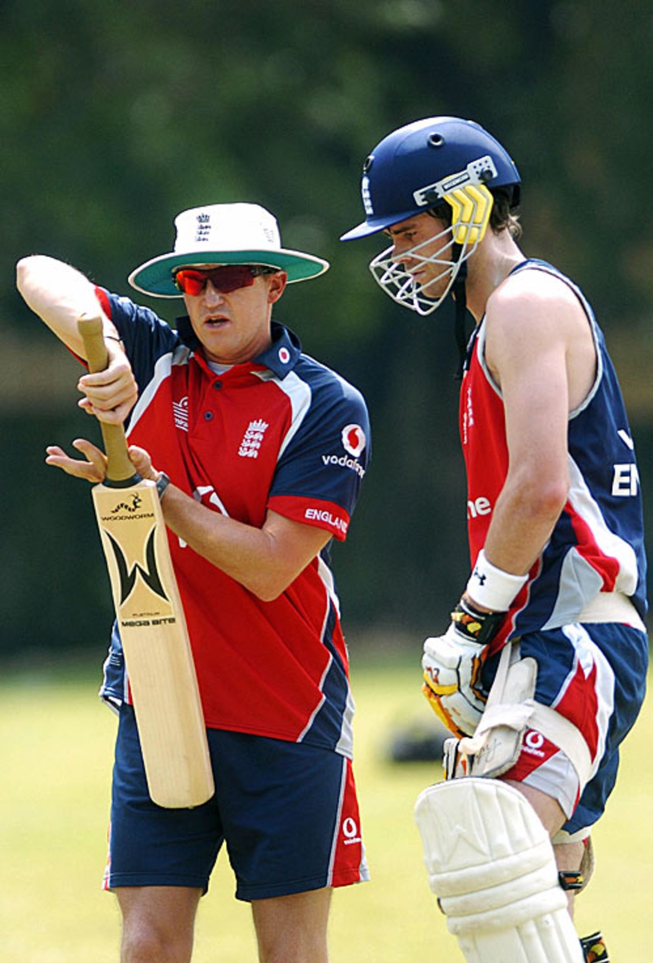 Andy Flower gives James Anderson a batting lesson, Colombo, November 17, 2007