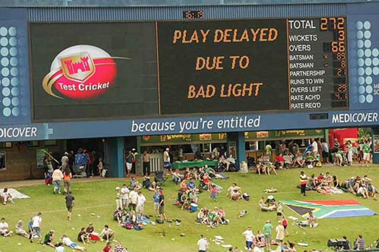 Play was called off due to bad light, South Africa v New Zealand, 2nd Test, Centurion, 2nd day, November 17, 2007