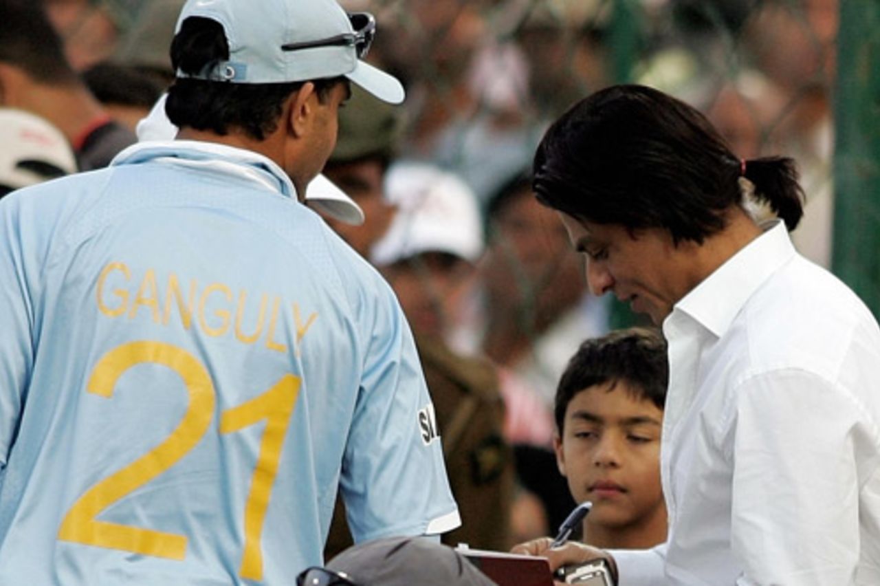 Movie star Shahrukh Khan signs autographs as Sourav Ganguly looks on, India v Pakistan, 5th ODI, Jaipur, November 18, 2007