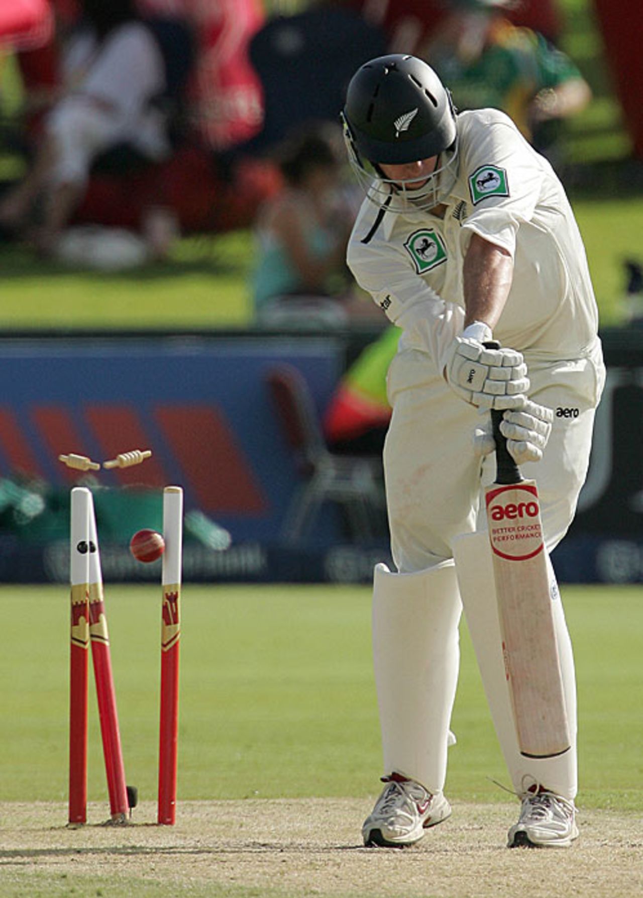 Iain O'Brien is clean bowled by Dale Steyn, South Africa v New Zealand, 2nd Test, Centurion, 3rd day, November 18, 2007