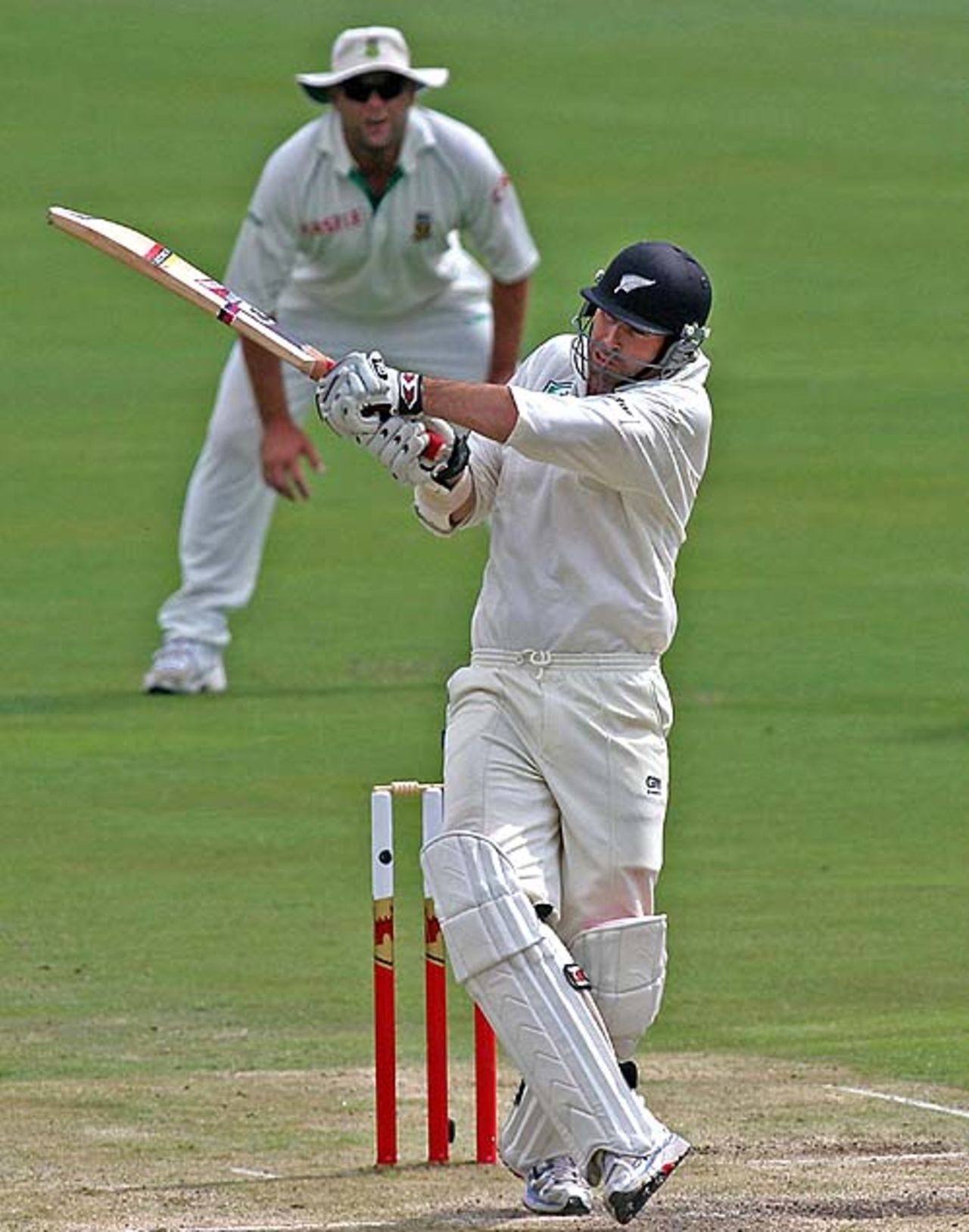 Stephen Fleming plays the pull while Jacques Kallis at slip looks on, South Africa v New Zealand, 2nd Test, Centurion, 3rd day, November 18, 2007