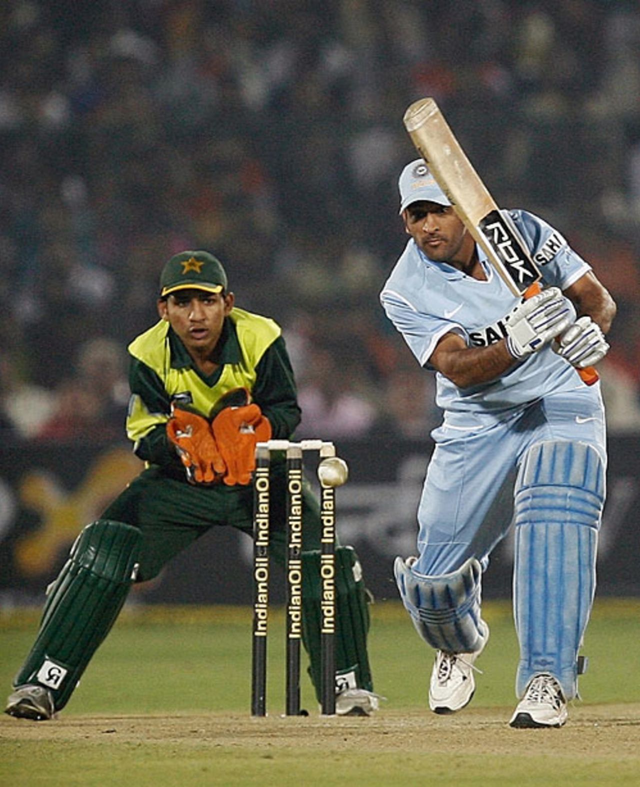 Mahendra Singh Dhoni plays a shot to the off side, India v Pakistan, 5th ODI, Jaipur, November 18, 2007