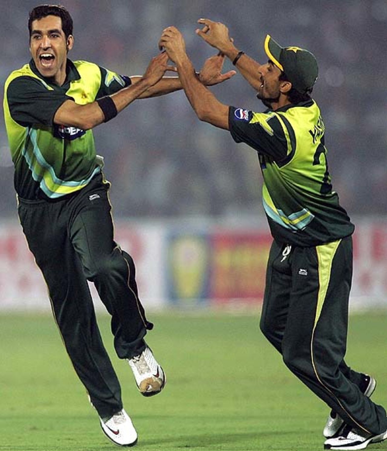 Umar Gul and Yasir Hameed are thrilled at the fall of Yuvraj Singh, India v Pakistan, 5th ODI, Jaipur, November 18, 2007