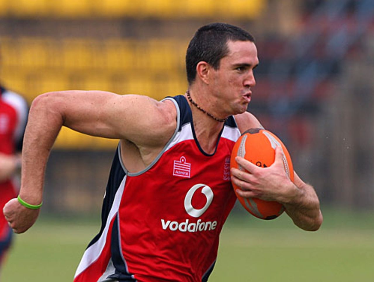 Kevin Pietersen sprints off with a rugby ball, Colombo, November 19, 2007