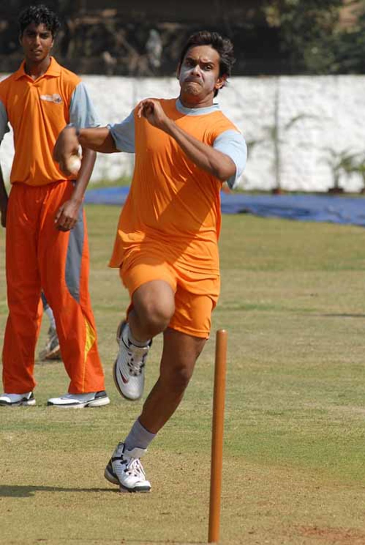 Robin Morris of the Mumbai Champs bowls during an ICL training camp, Mumbai, November 19, 2007