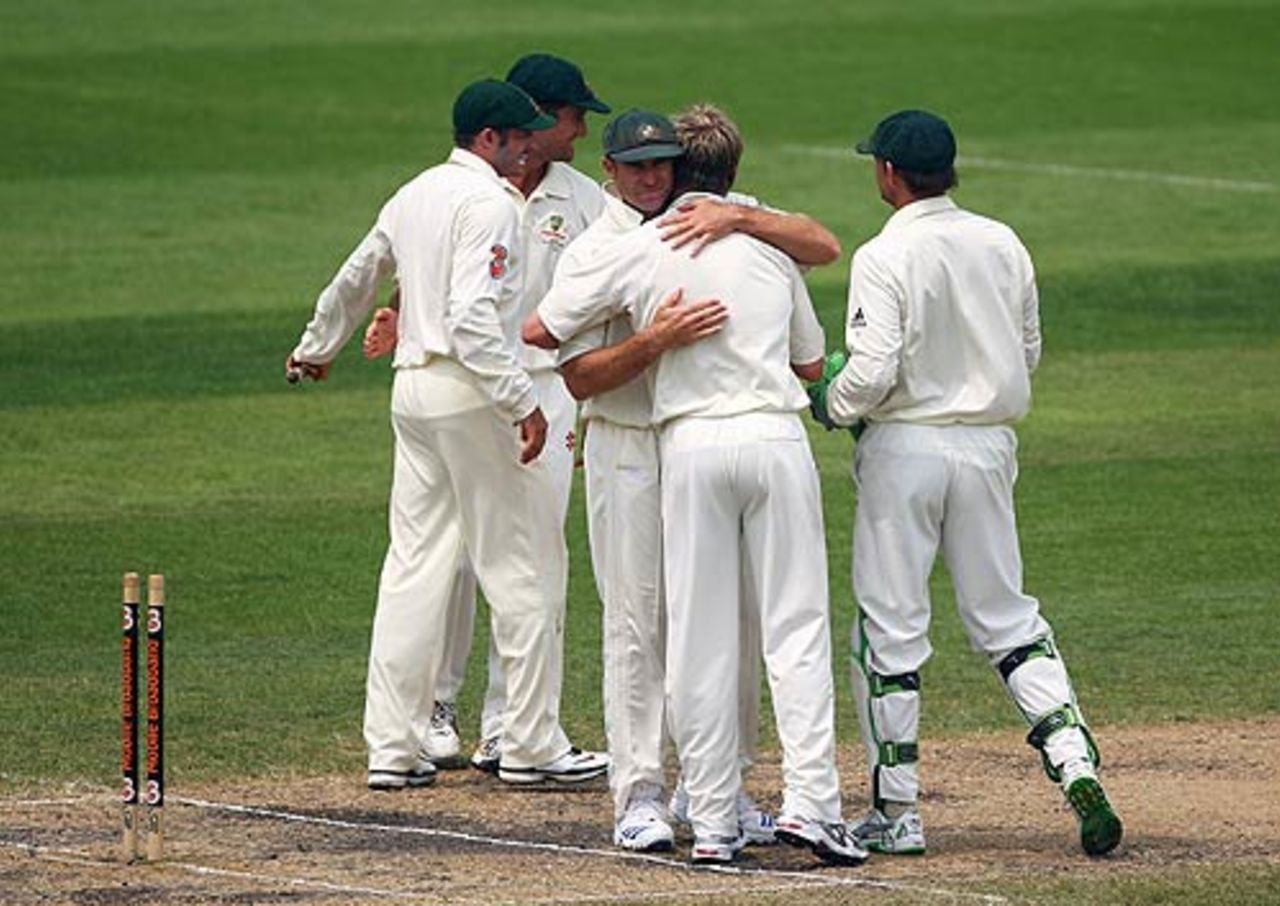 The Australians congratulate Brett Lee after he took the final wicket in their 96-run win, Australia v Sri Lanka, 2nd Test, Hobart, 5th day, November 20, 2007