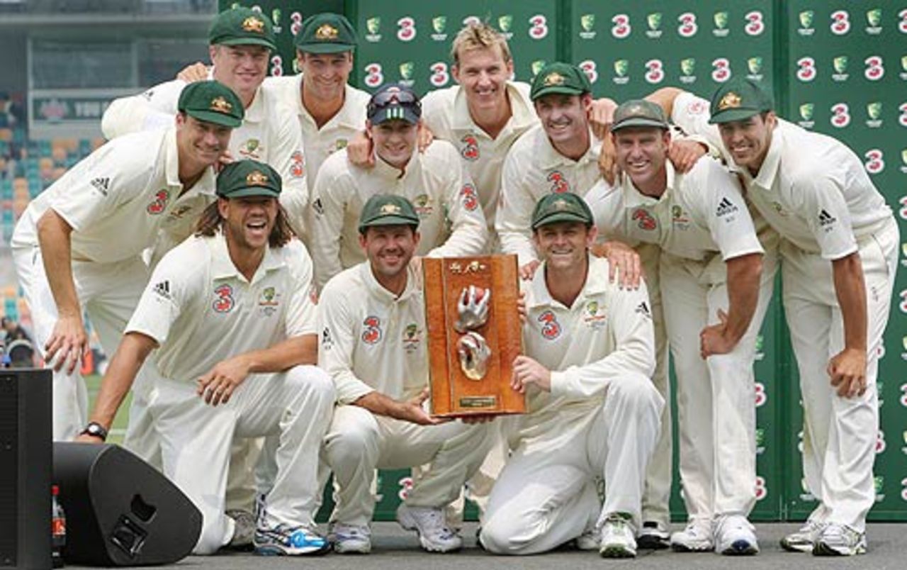 Australia pose with the Warne-Muralitharan Trophy after their 96-run win, Australia v Sri Lanka, 2nd Test, Hobart, 5th day, November 20, 2007