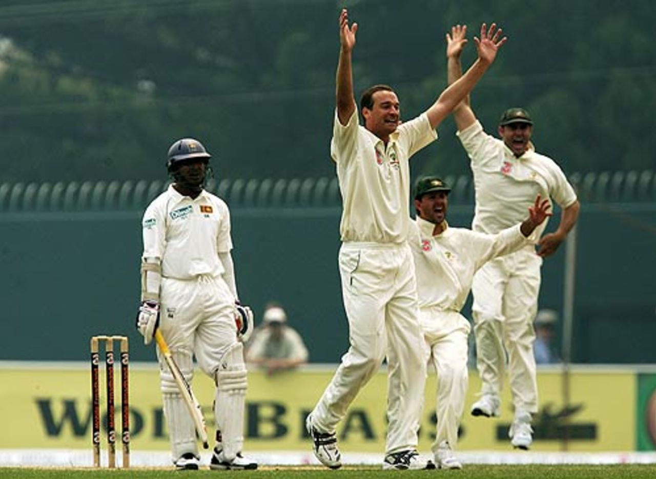 Stuart Clark appeals for the wicket of Kumar Sangakkara, Australia v Sri Lanka, 2nd Test, Hobart, 5th day, November 20, 2007
