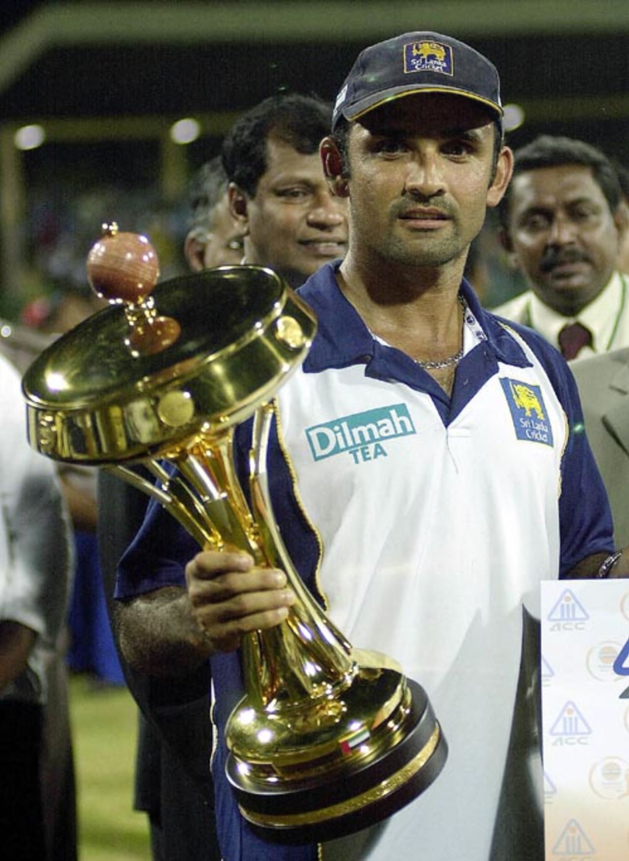 Marvan Atapattu poses with the Asia Cup, Sri Lanka v India, August 1, 2004