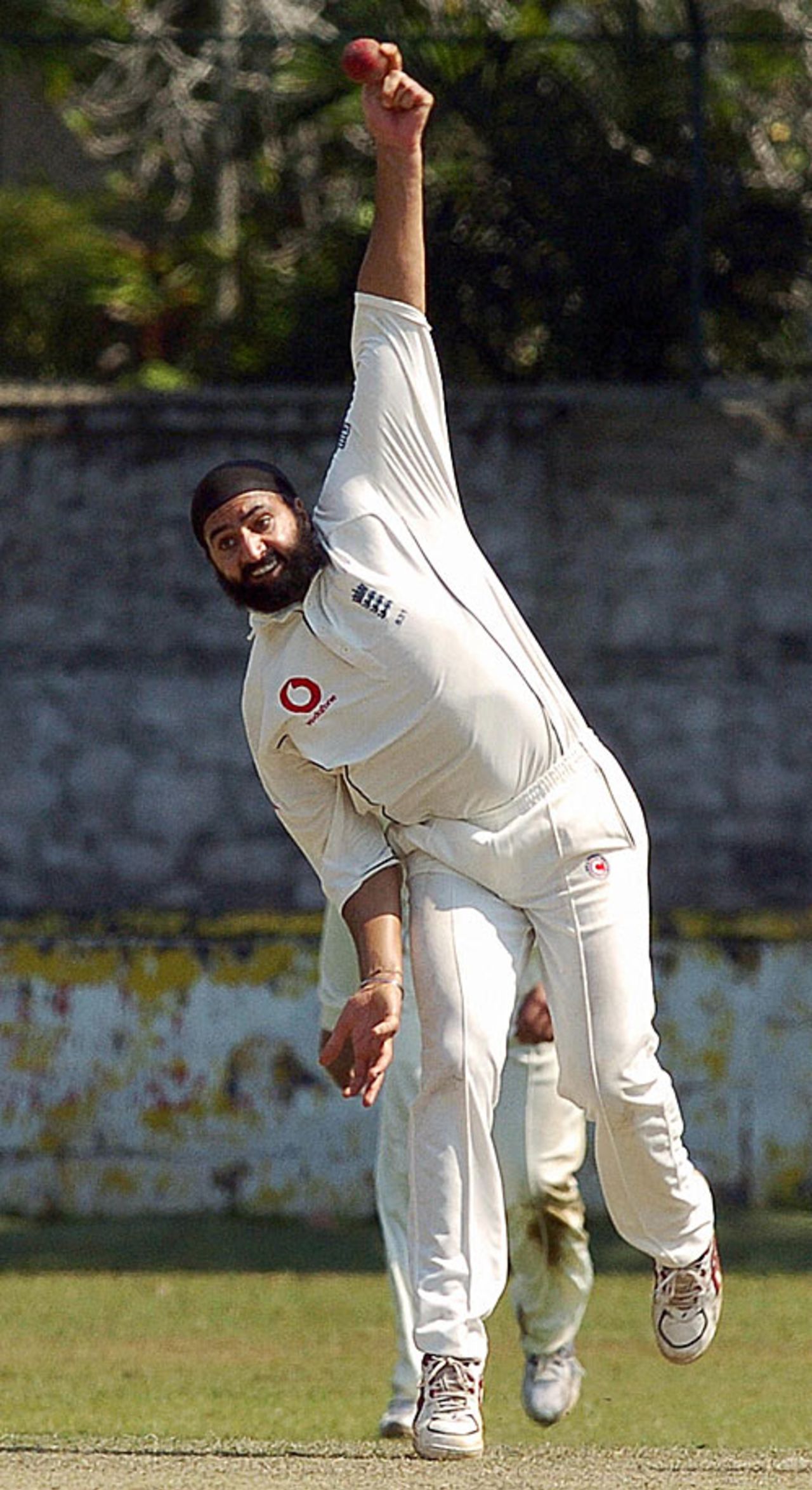 Monty Panesar turns his arm over, Sri Lanka Cricket Board President's XI v England XI, Colombo, November 20, 2007
