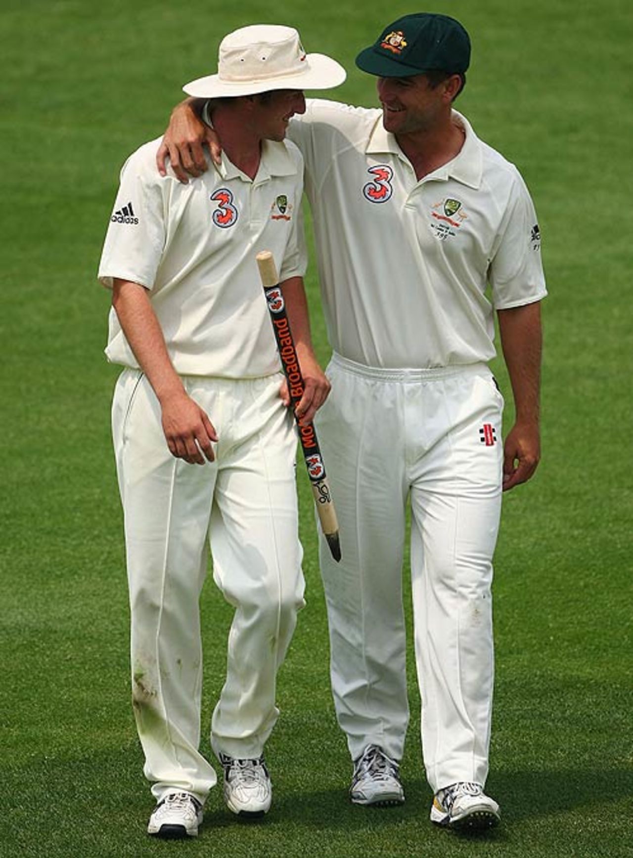 Phil Jaques congratulates Australia's substitute fieldsman Rhett Lockyear after the 96-run victory, Australia v Sri Lanka, 2nd Test, Hobart, 5th day, November 20, 2007