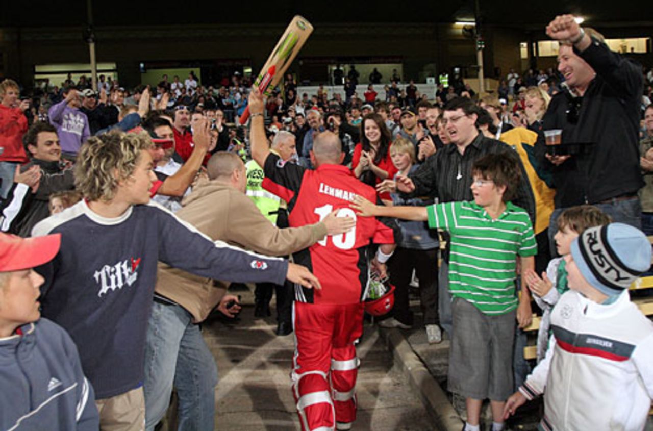 Darren Lehmann leaves to a standing ovation after his century, South Australia v Western Australia, FR Cup, Adelaide, November 21, 2007