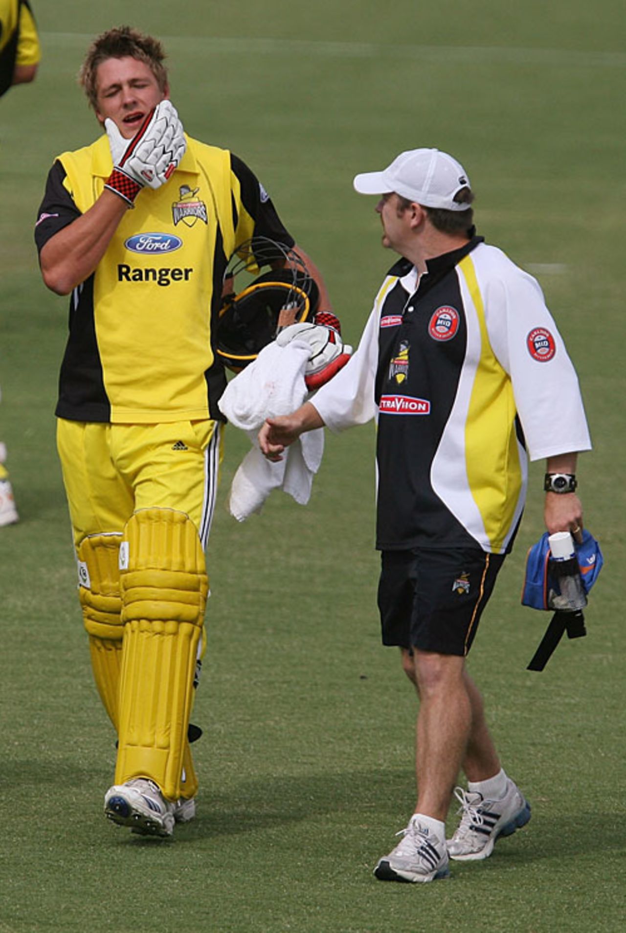 Matt Johnston leaves the field with a broken jaw after being hit by a wayward throw, South Australia v Western Australia, FR Cup, Adelaide, November 21, 2007