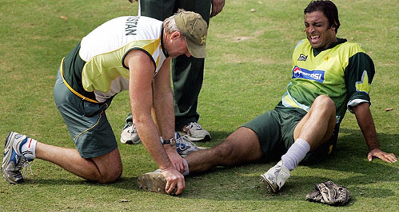 Geoff Lawson works on Shoaib Akhtar's ankle during practice at the Feroz Shah Kotla, Delhi, November 21, 2007