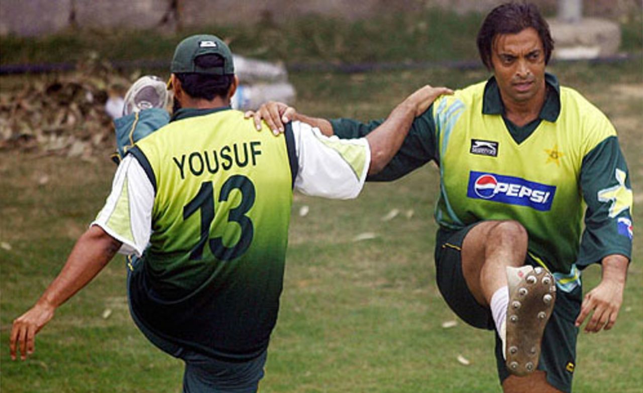 Mohammad Yousuf and Shoaib Akhtar do some stretches during training, Delhi, November 21, 2007