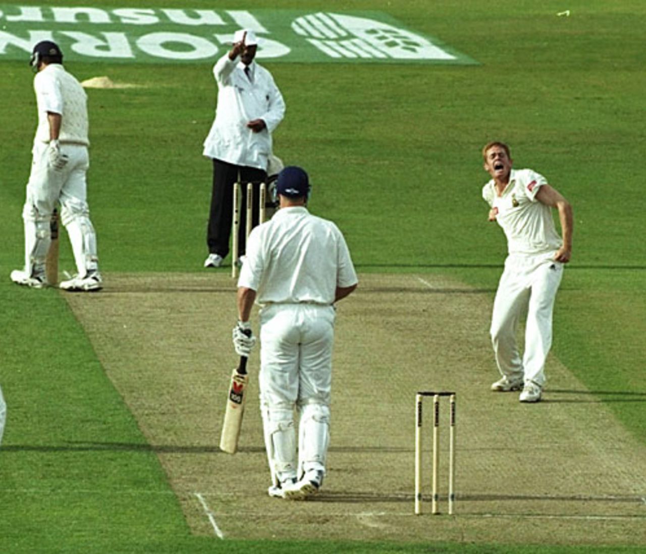 Another mistake from Javed Akhtar  this time <I>against</I> England, England v South Africa, 5th Test, Leeds, August 10, 1998