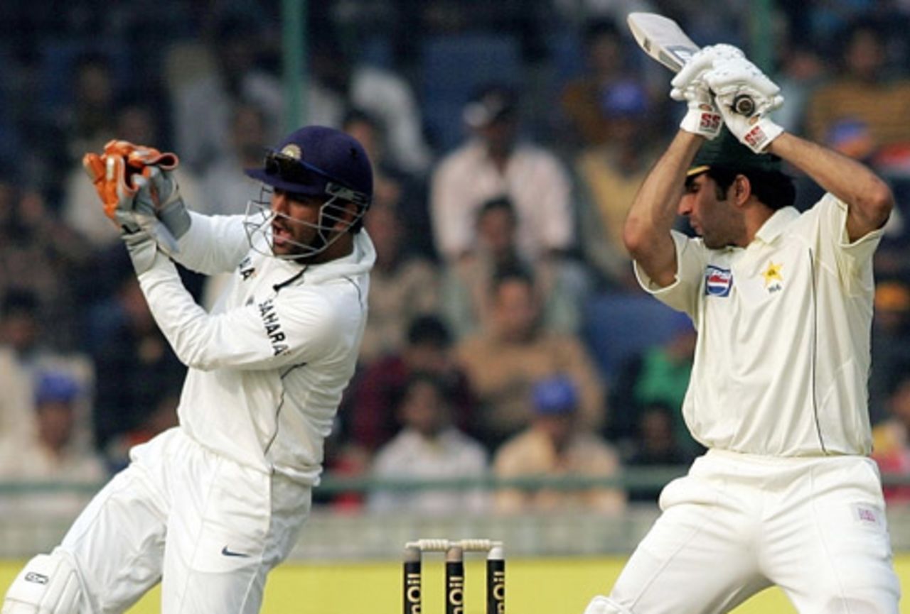 Misbah-ul-Haq played a defiant knock of 71, India v Pakistan, 1st Test, Delhi, 1st day, November 22, 2007