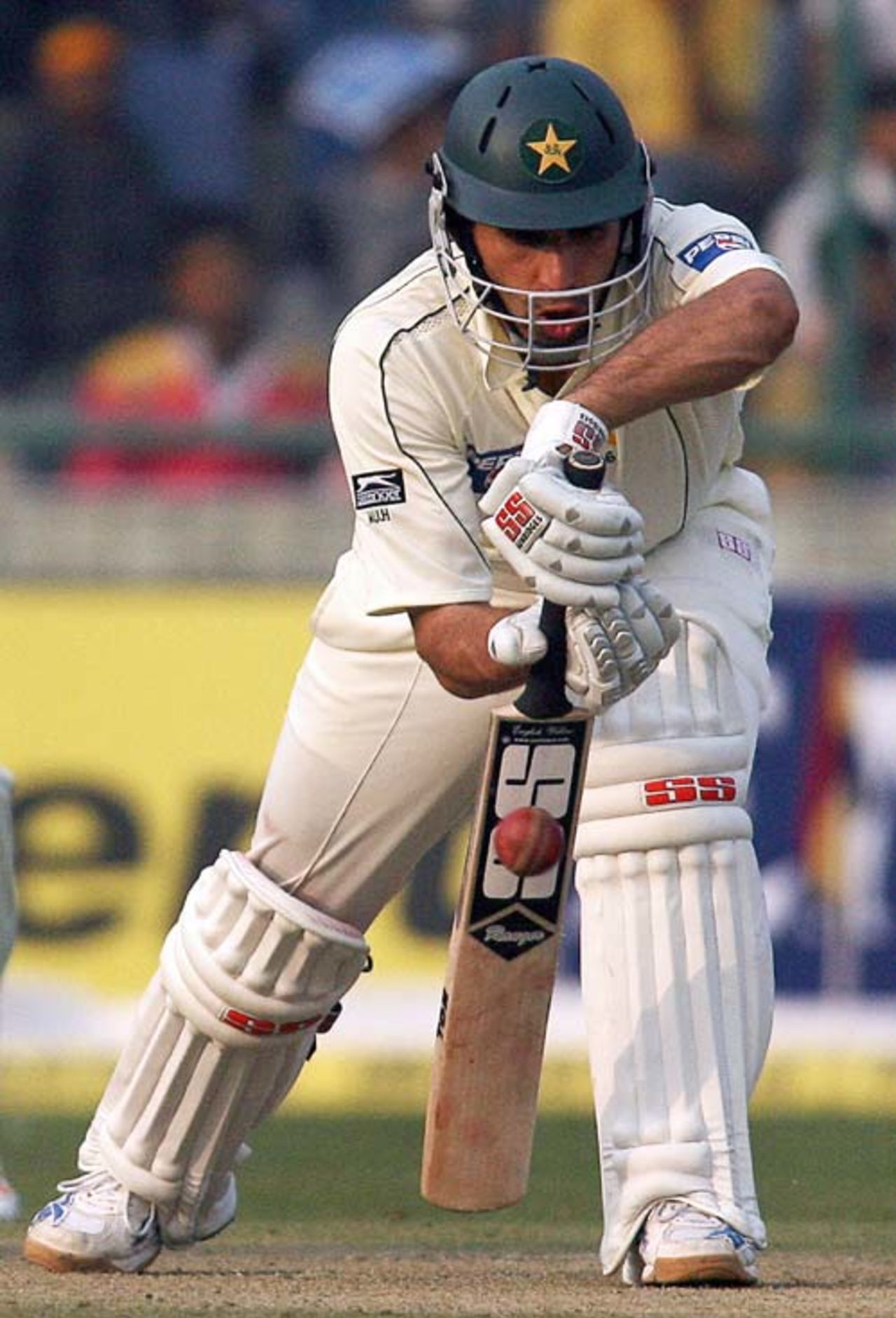Misbah-ul-Haq frustrated India with a dogged effort, India v Pakistan, 1st Test, Delhi, 1st day, November 22, 2007