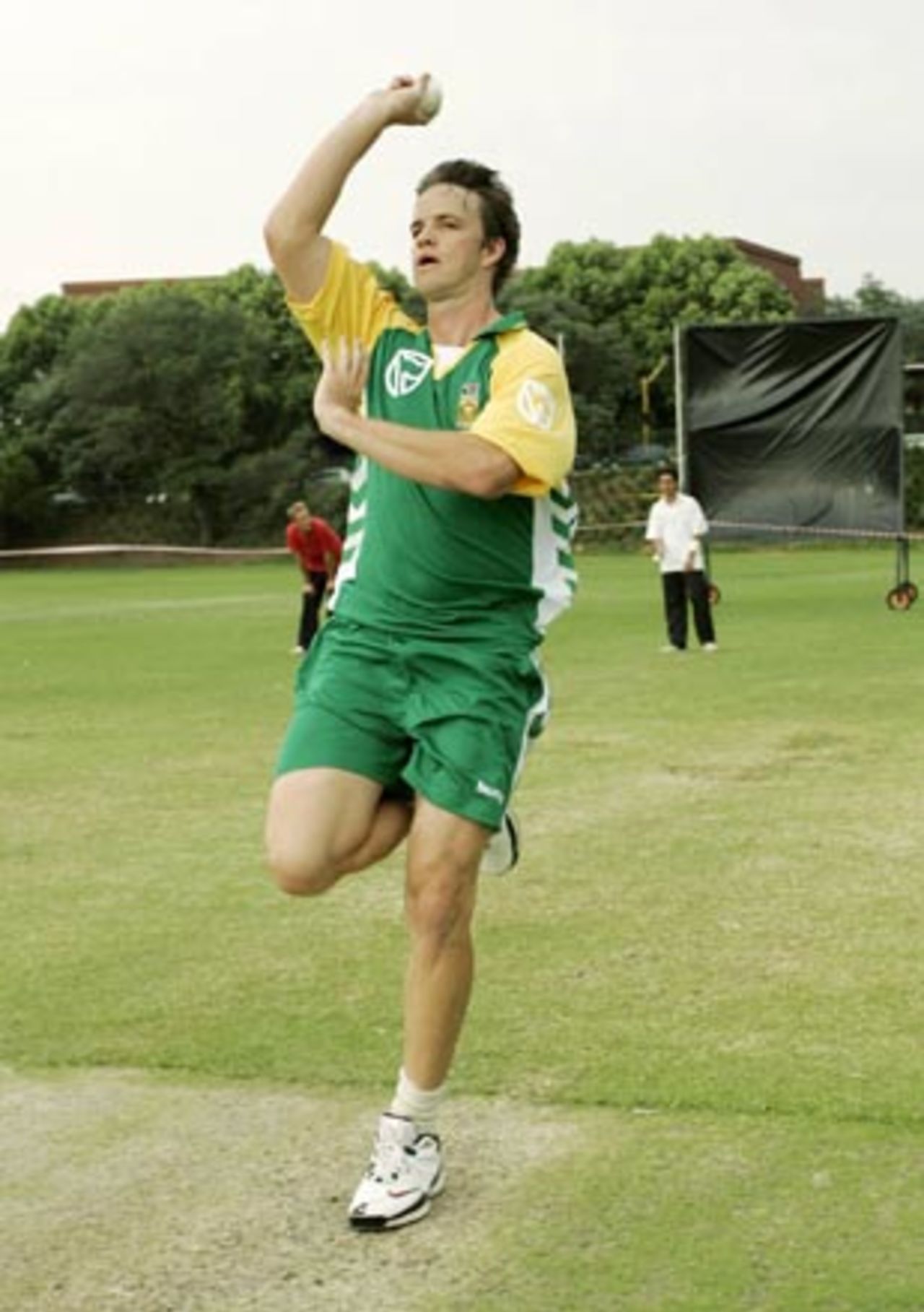 Albie Morkel in his delivery stride, Johannesburg, November 22, 2007 