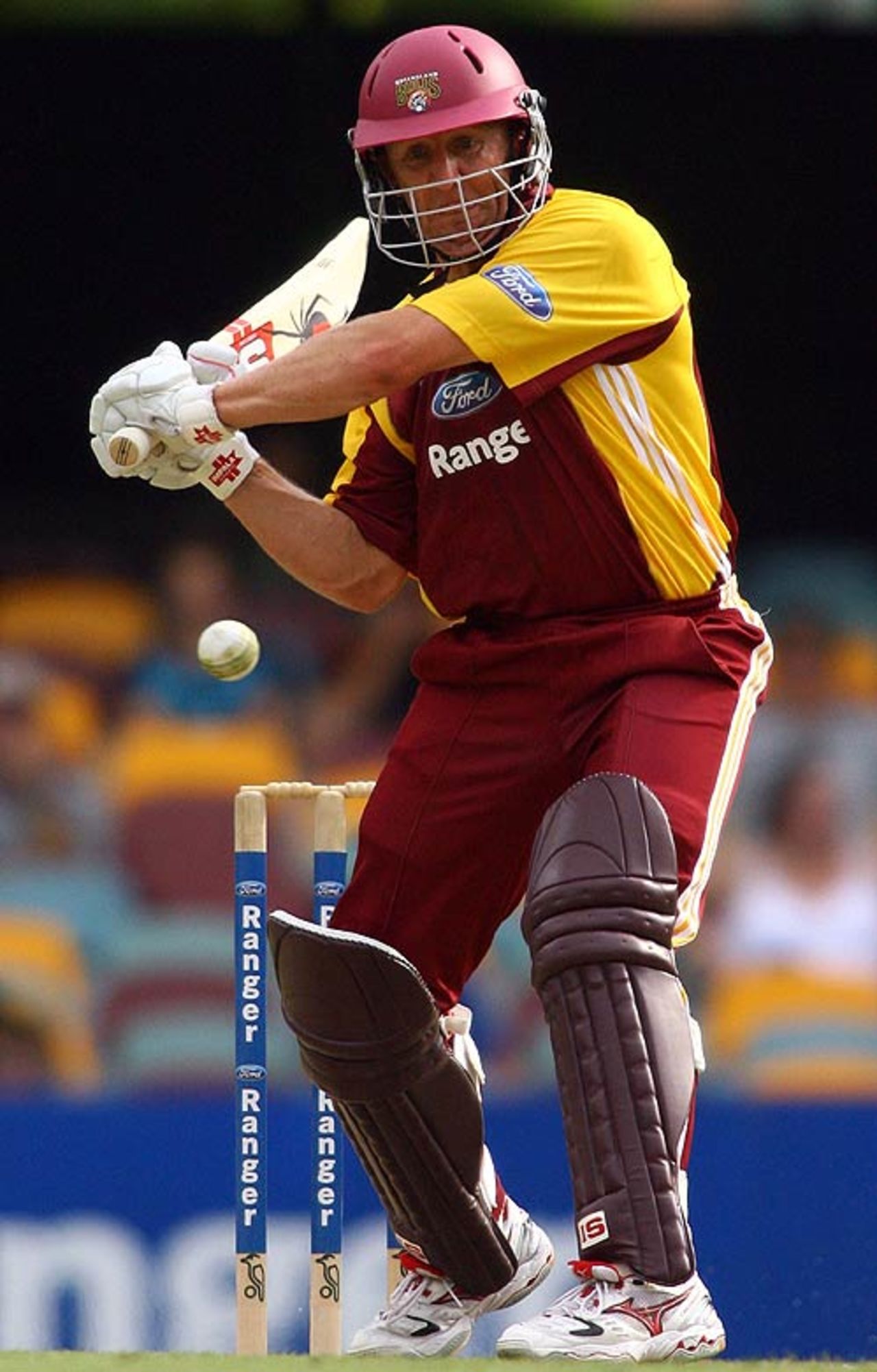 Clinton Perren gets ready to crack a ball through the off side, Queensland v Victoria, FR Cup, Brisbane, November 23, 2007