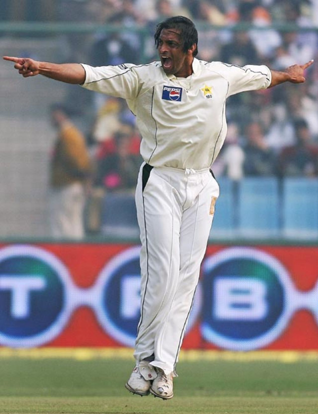 Shoaib Akhtar is exhilarated after dismissing Wasim Jaffer, India v Pakistan, 1st Test, Delhi, 2nd day, November 23, 2007