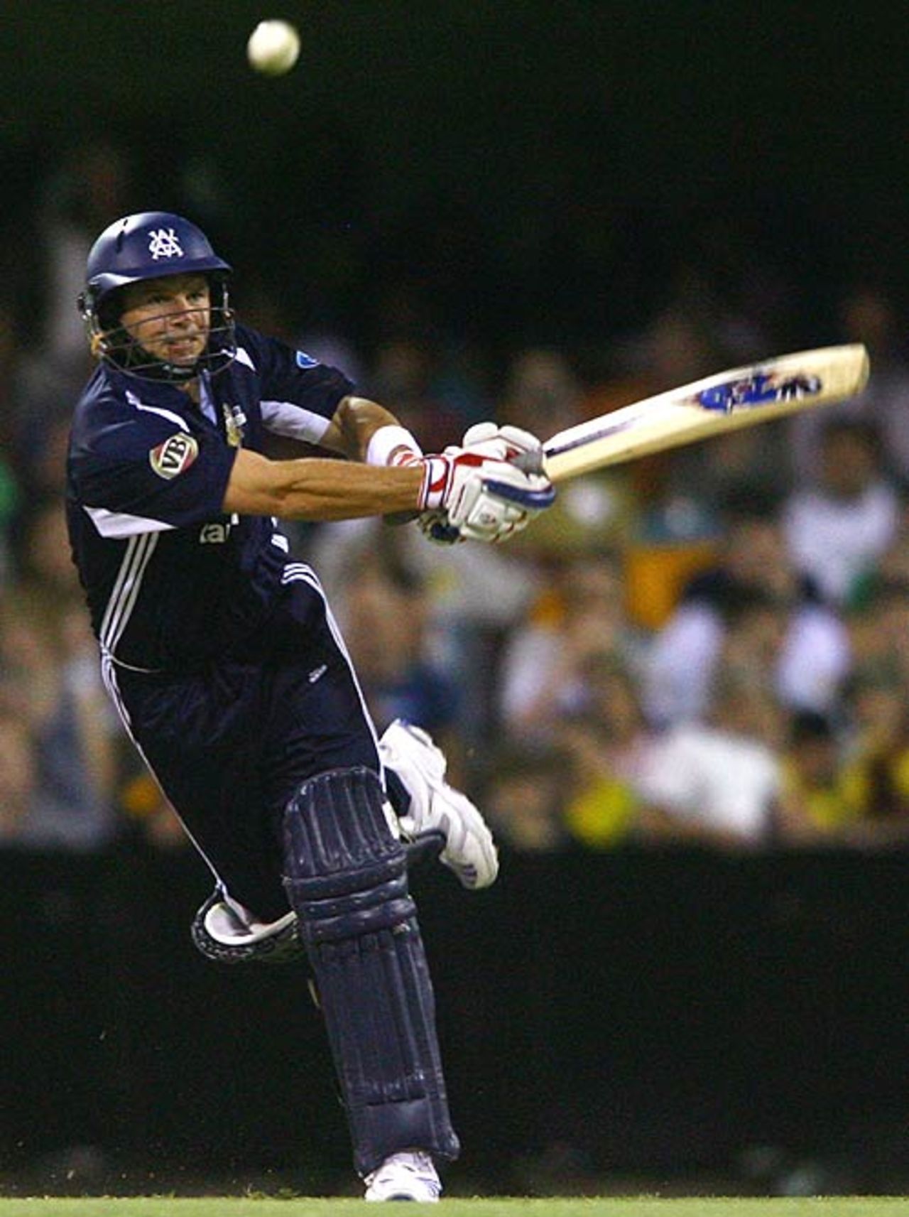 Brad Hodge takes the cross-bat approach, Queensland v Victoria, FR Cup, Brisbane, November 23, 2007