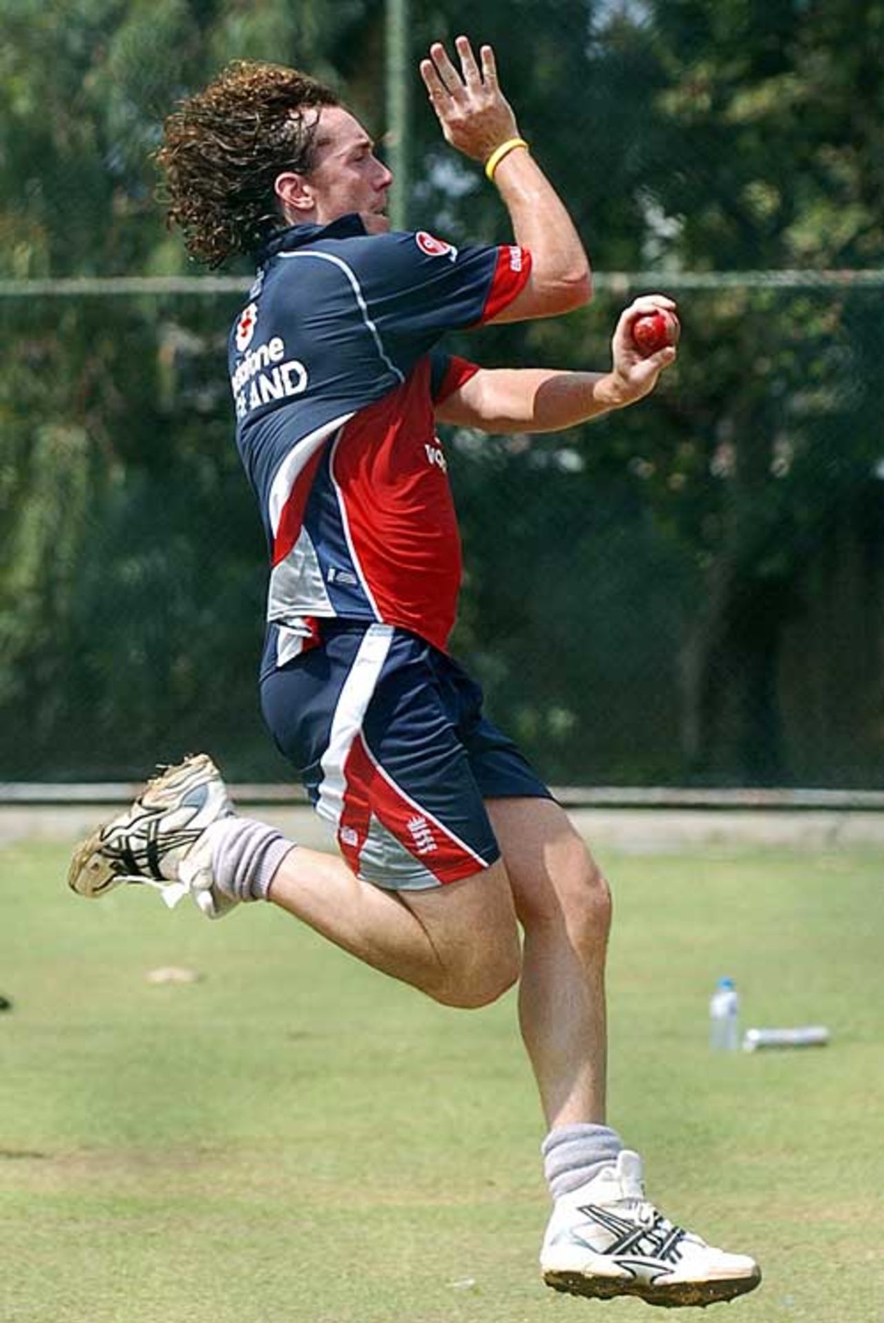 Ryan Sidebottom puts in the hard yards, Colombo, November 24, 2007