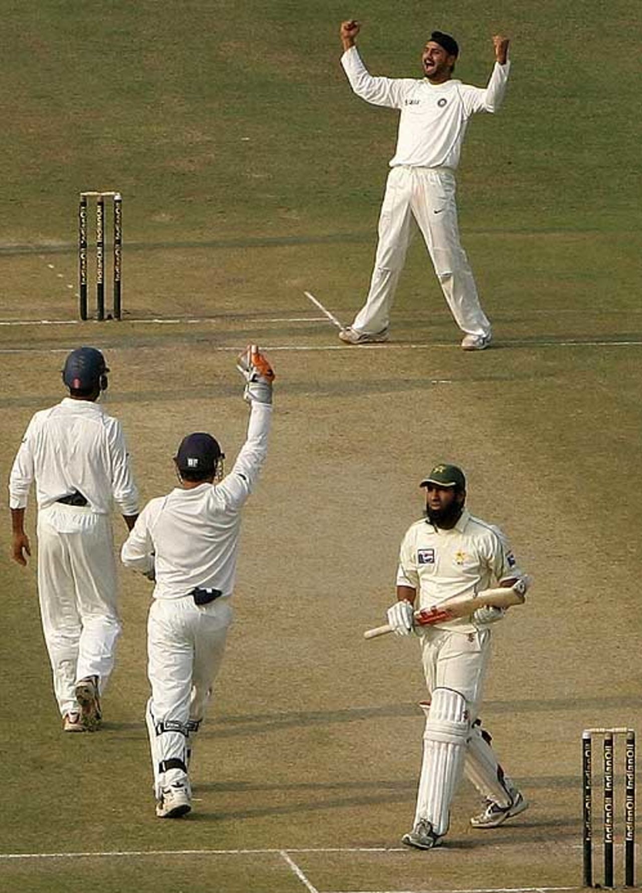 Harbhajan Singh is elated at getting rid of Mohammad Yousuf, India v Pakistan, 1st Test, Delhi, 3rd day, November 24, 2007