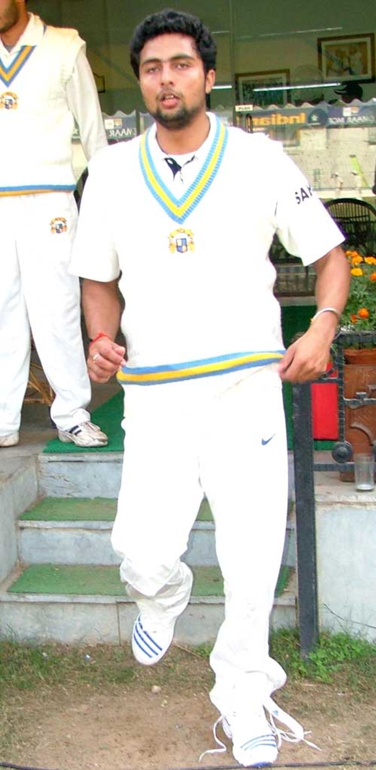 VRV Singh took five of the seven Uttar Pradesh wickets to fall, Punjab v Uttar Pradesh, Ranji Trophy Super League, Group B, 3rd round, 2nd day, Mohali, November 24, 2007