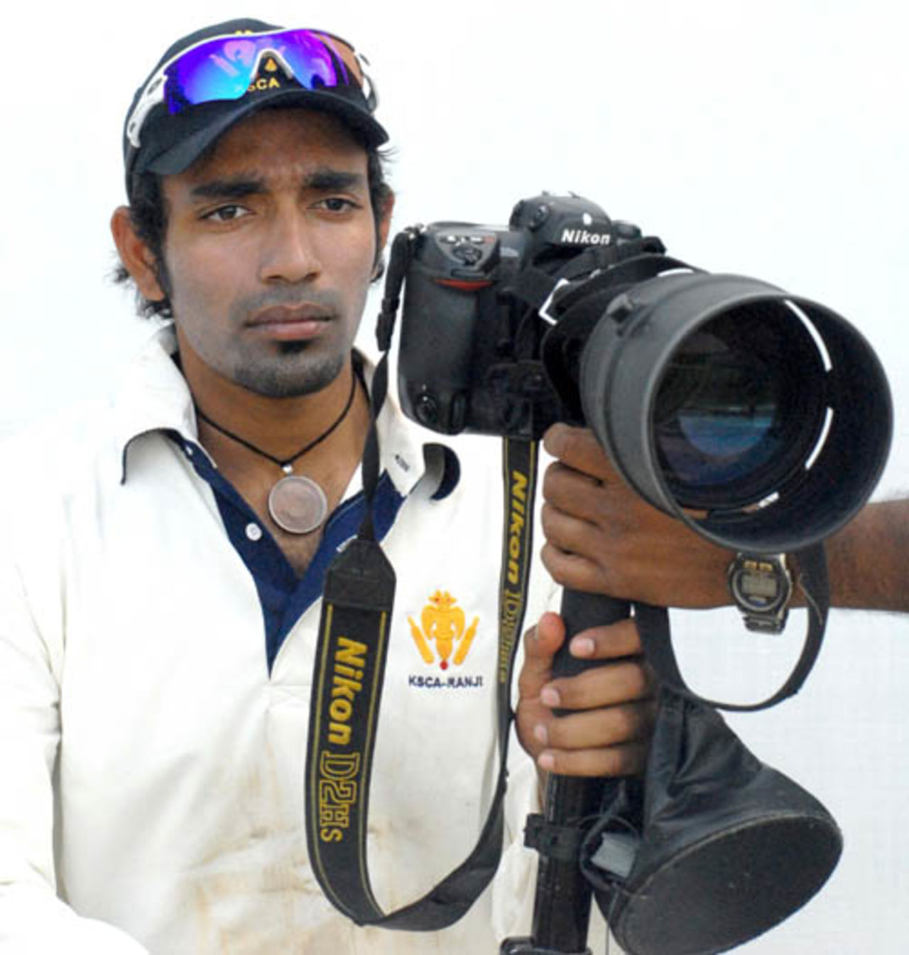Robin Uthappa gets behind the camera, Tamil Nadu v Karnataka, Ranji Trophy Super League, Group A, 3rd round, Chennai, 3rd day, November 25, 2007 