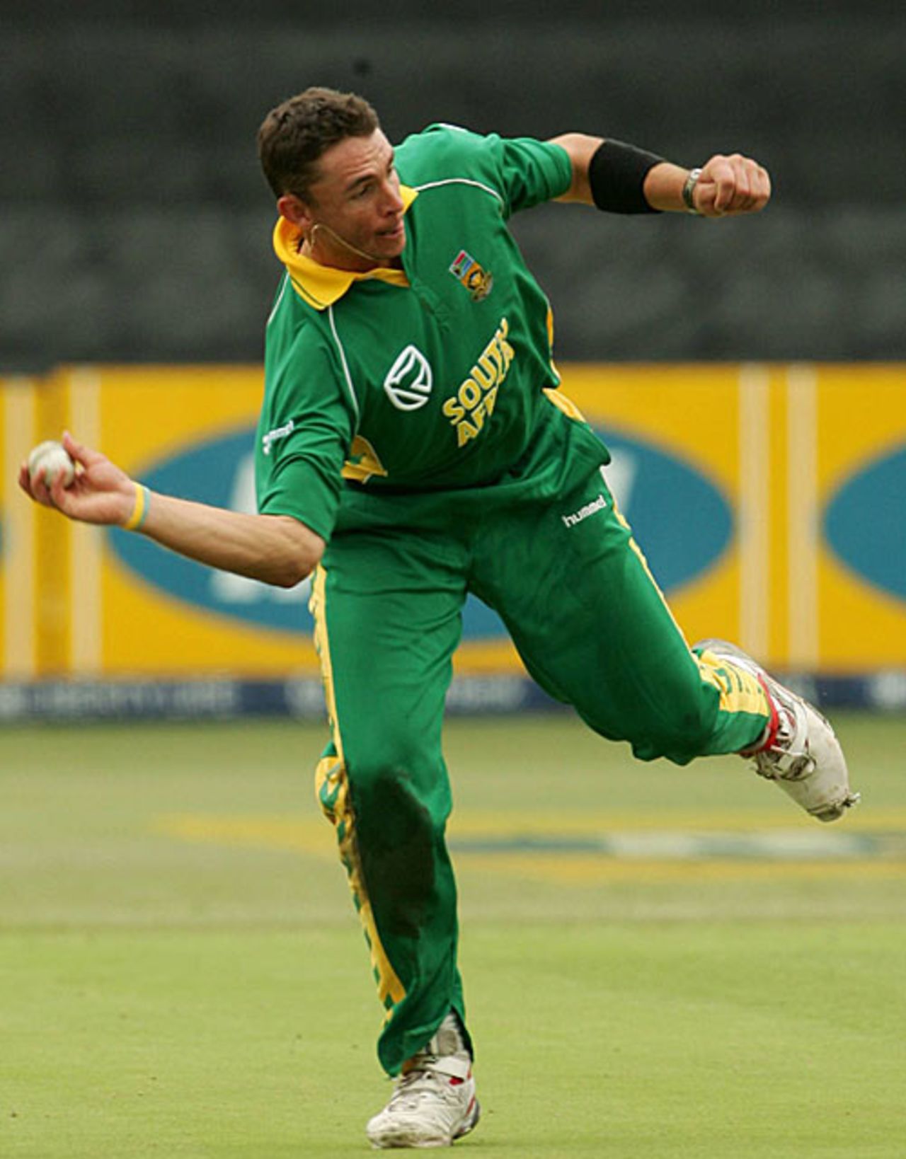 Andre Nel swoops to field, South Africa v New Zealand, 1st ODI, Durban, November 25, 2007