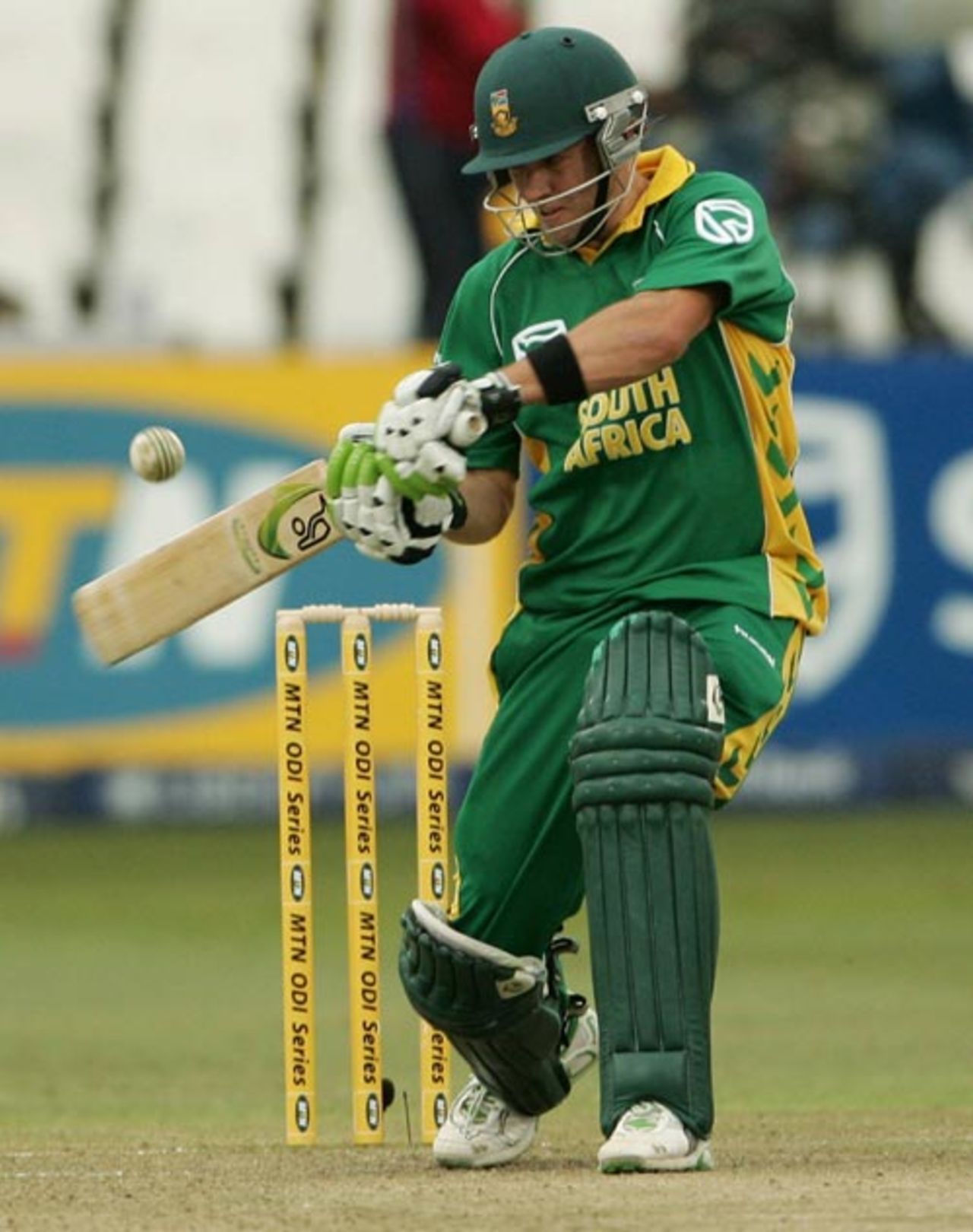 AB de Villiers played a fluent knock to keep South Africa on course, South Africa v New Zealand, 1st ODI, Durban, November 25, 2007
