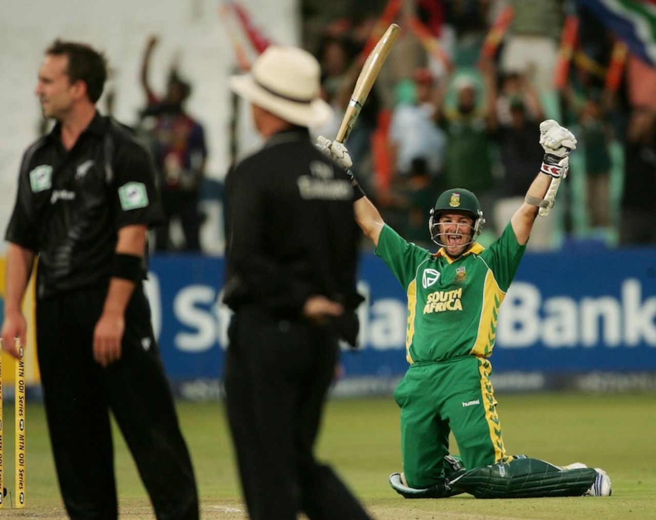 Mark Boucher exults after the last-ball victory, South Africa v New Zealand, 1st ODI, Durban, November 25, 2007