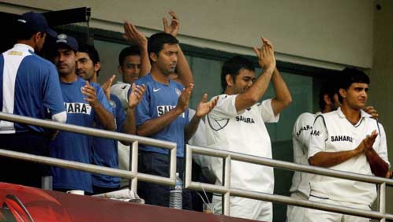 The Indian team applaud after Sachin Tendulkar scores the winning runs, India v Pakistan, 1st Test, Delhi, 5th day, November 26, 2007