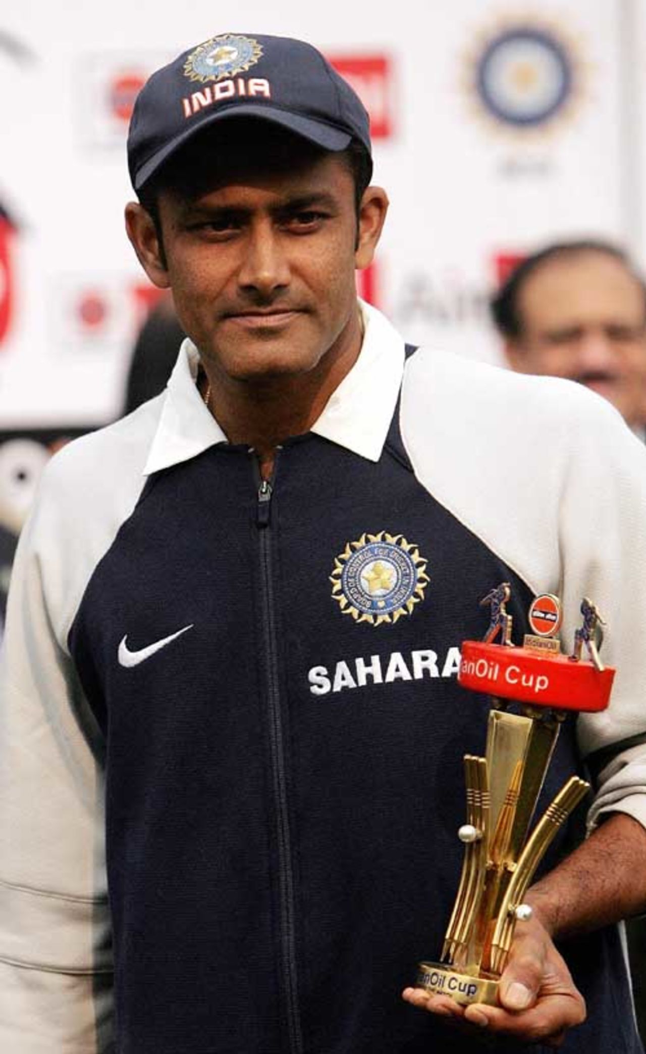 Anil Kumble poses with his Man-of-the-Match award, India v Pakistan, 1st Test, Delhi, 5th day, November 26, 2007