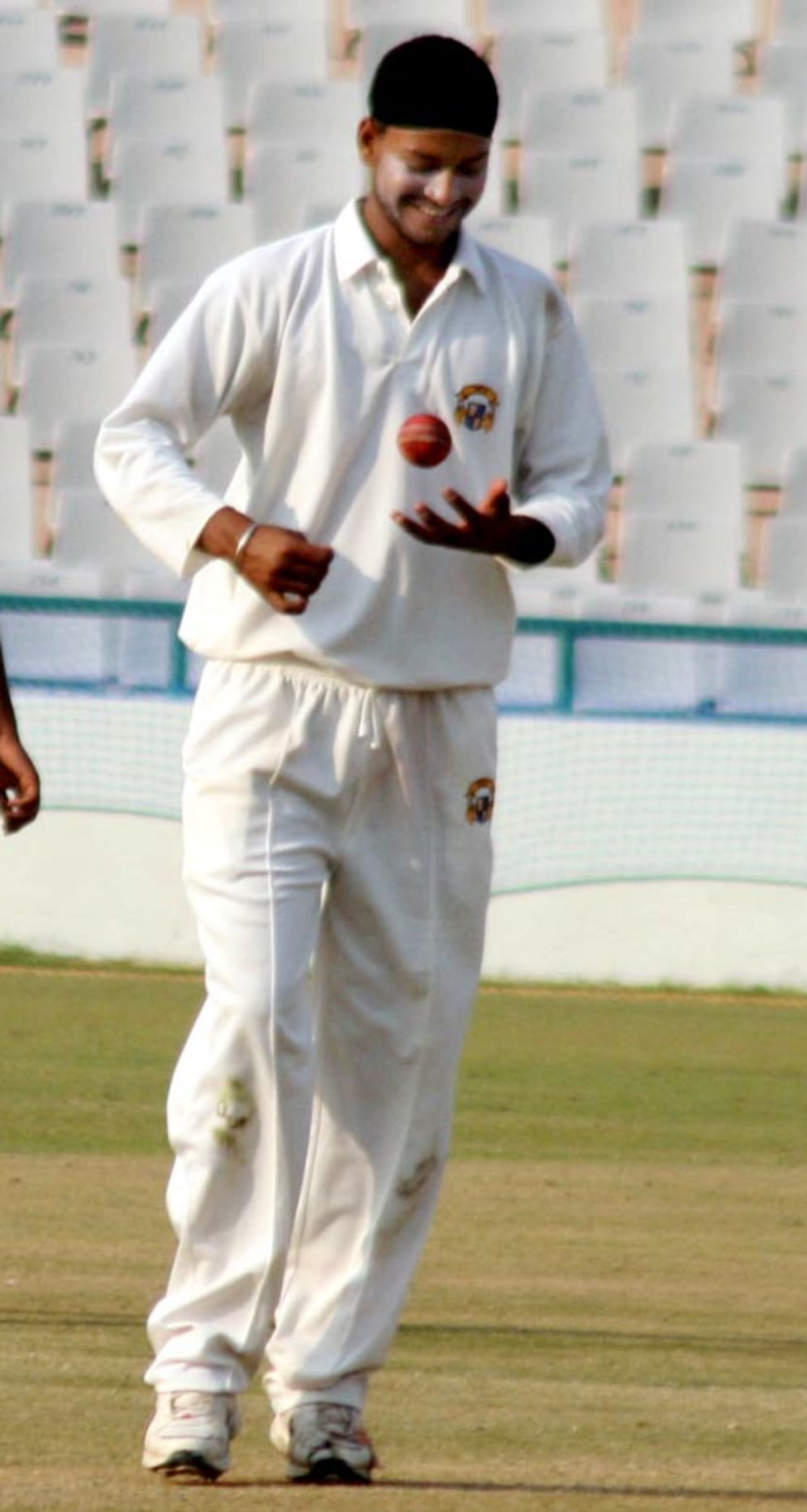 Charanjit Singh picked up the wickets of Mohammad Kaif and Suresh Raina, Ranji Trophy Super League, Group B, 3rd round, 4th day, Mohali, November 26, 2007