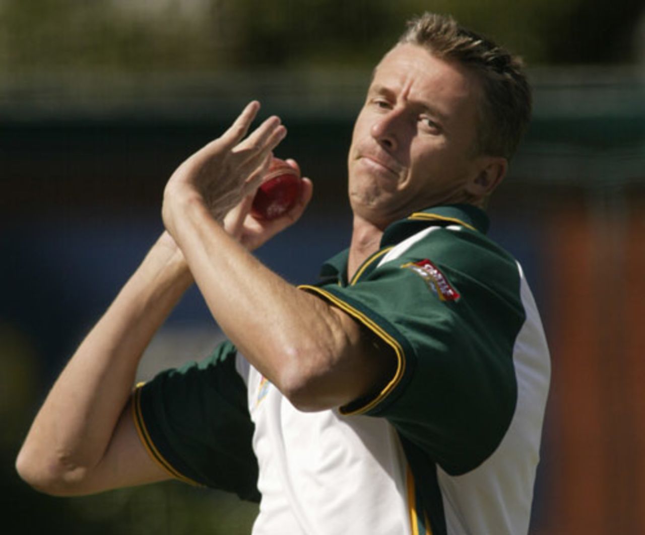 Steve Elworthy on top of his bowling stride, Melbourne, December 25, 2001