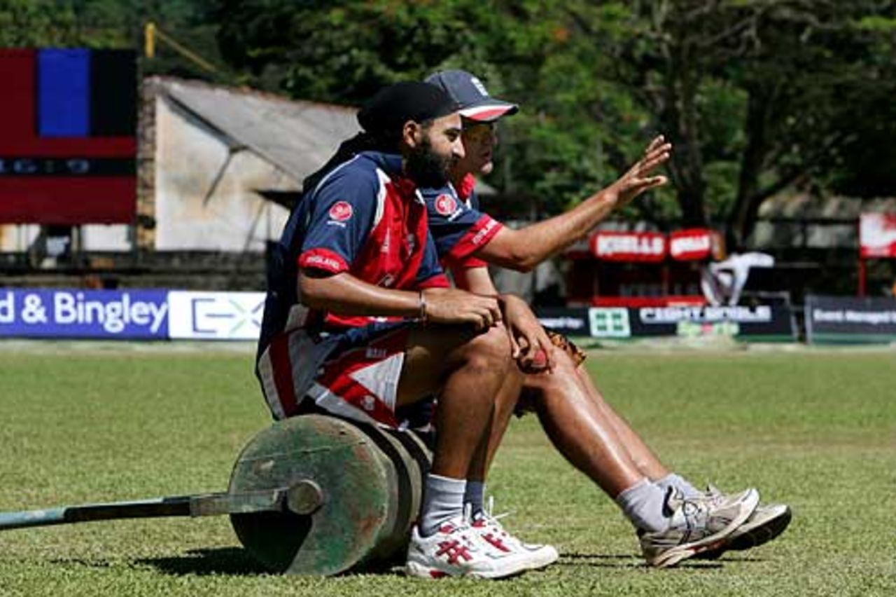 Monty Panesar takes some time out with David Parsons, England's spin