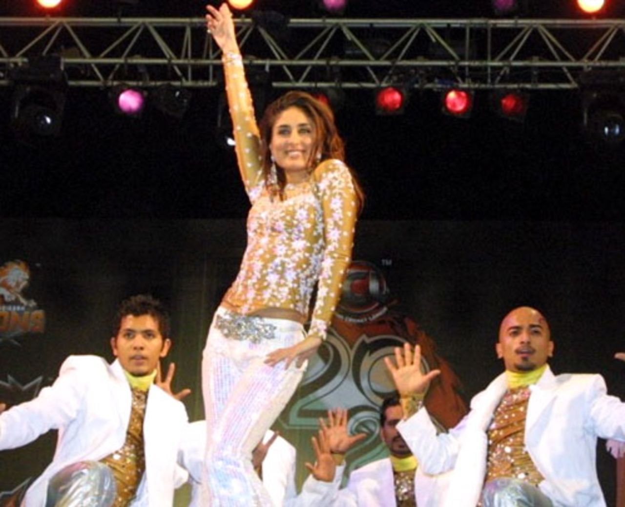 Bollywood star Kareena Kapoor performs at the ICL's opening ceremony, Panchkula, November 30, 2007