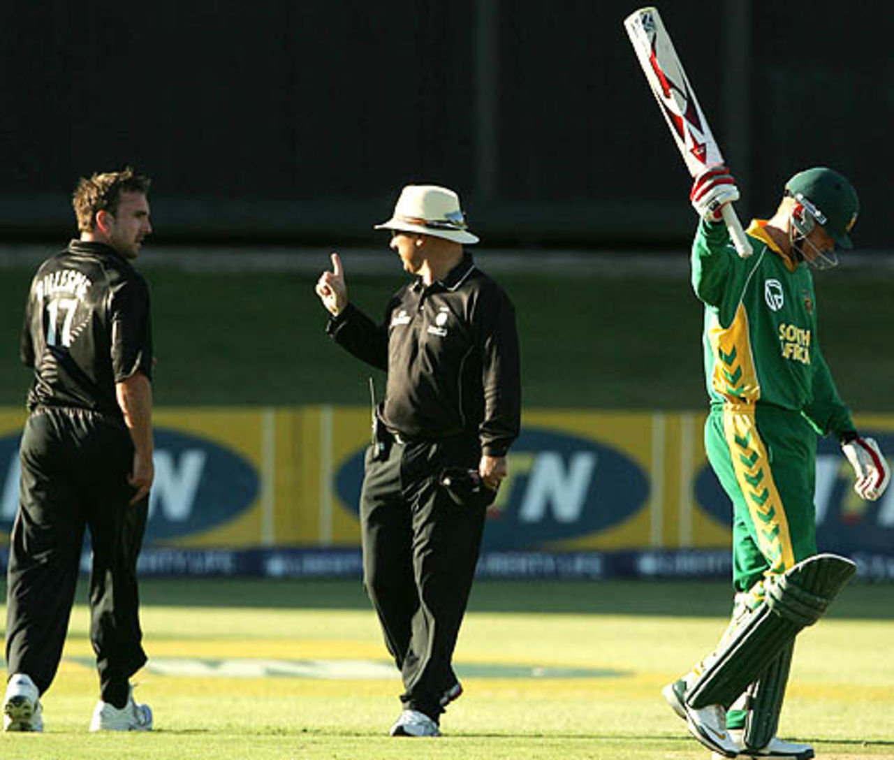 Shaun Pollock raises his bat after reaching his fifty while Mark Gillespie is warned for bowling a beamer, South Africa v New Zealand, 2nd ODI, Port Elizabeth, November 30, 2007
