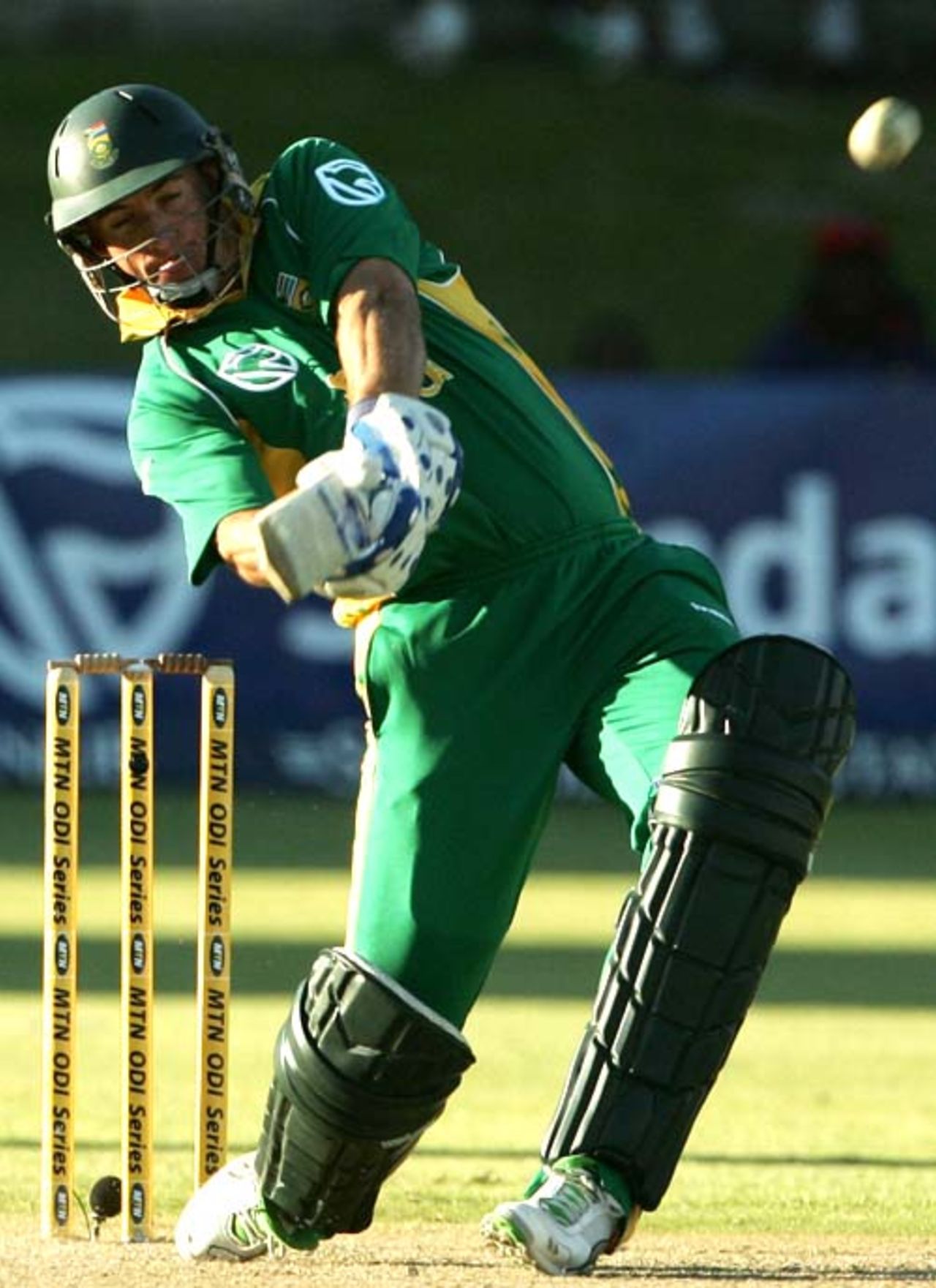 Andre Nel attempts a big hit during his 13-ball 30, South Africa v New Zealand, 2nd ODI, Port Elizabeth, November 30, 2007