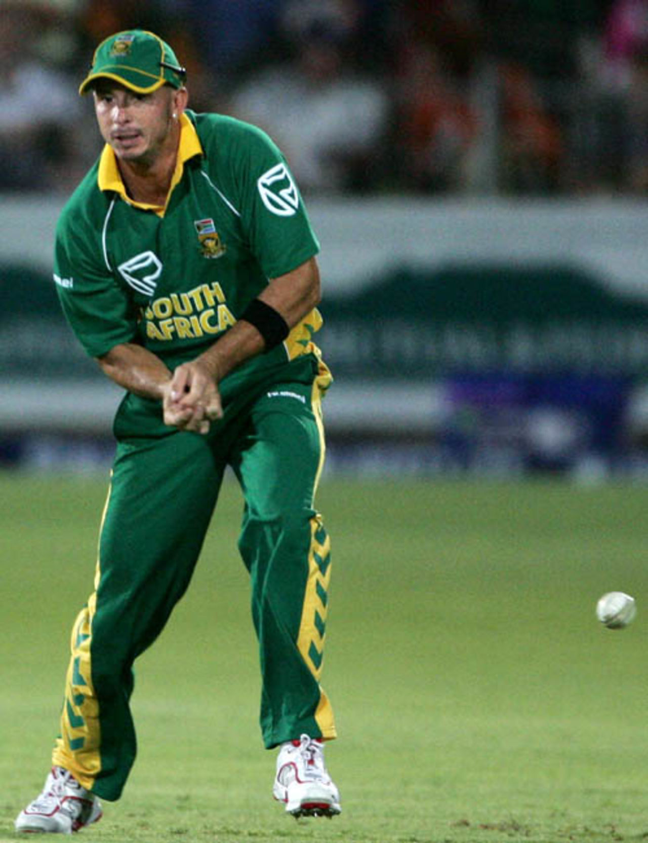 Brendon McCullum had a let off when Herschelle Gibbs spilled a sitter at cover, South Africa v New Zealand, 2nd ODI, Port Elizabeth, November 30, 2007