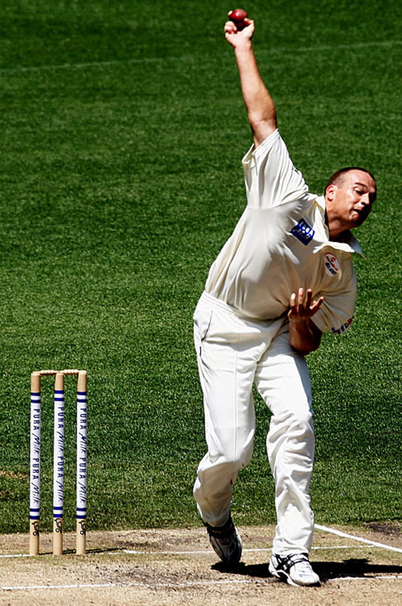 Stuart Clark at the top of his action, Victoria v New South Wales, Pura Cup, Melbourne, December 1, 2007