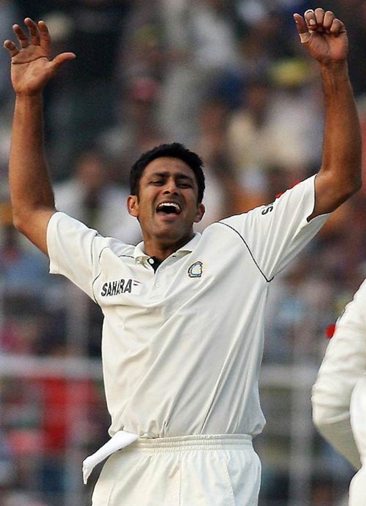 Anil Kumble strikes early after the declaration with the wicket of Yasir Hameed, India v Pakistan, 2nd Test, Kolkata, 2nd day, December 1, 2007
