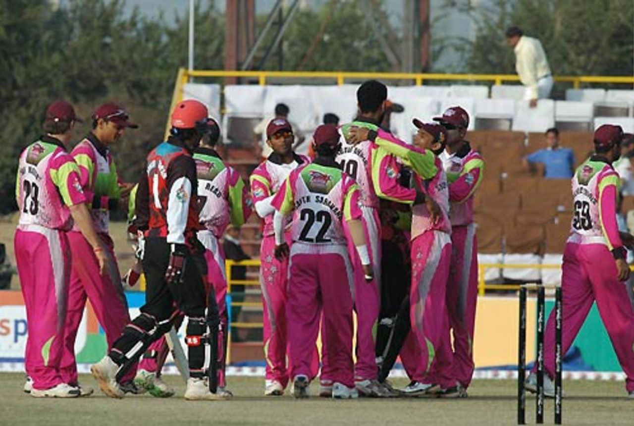 Chennai Superstars open their campaign with a six-run win, Chennai Superstars v Kolkata Tigers, Indian Cricket League, December 1, 2007