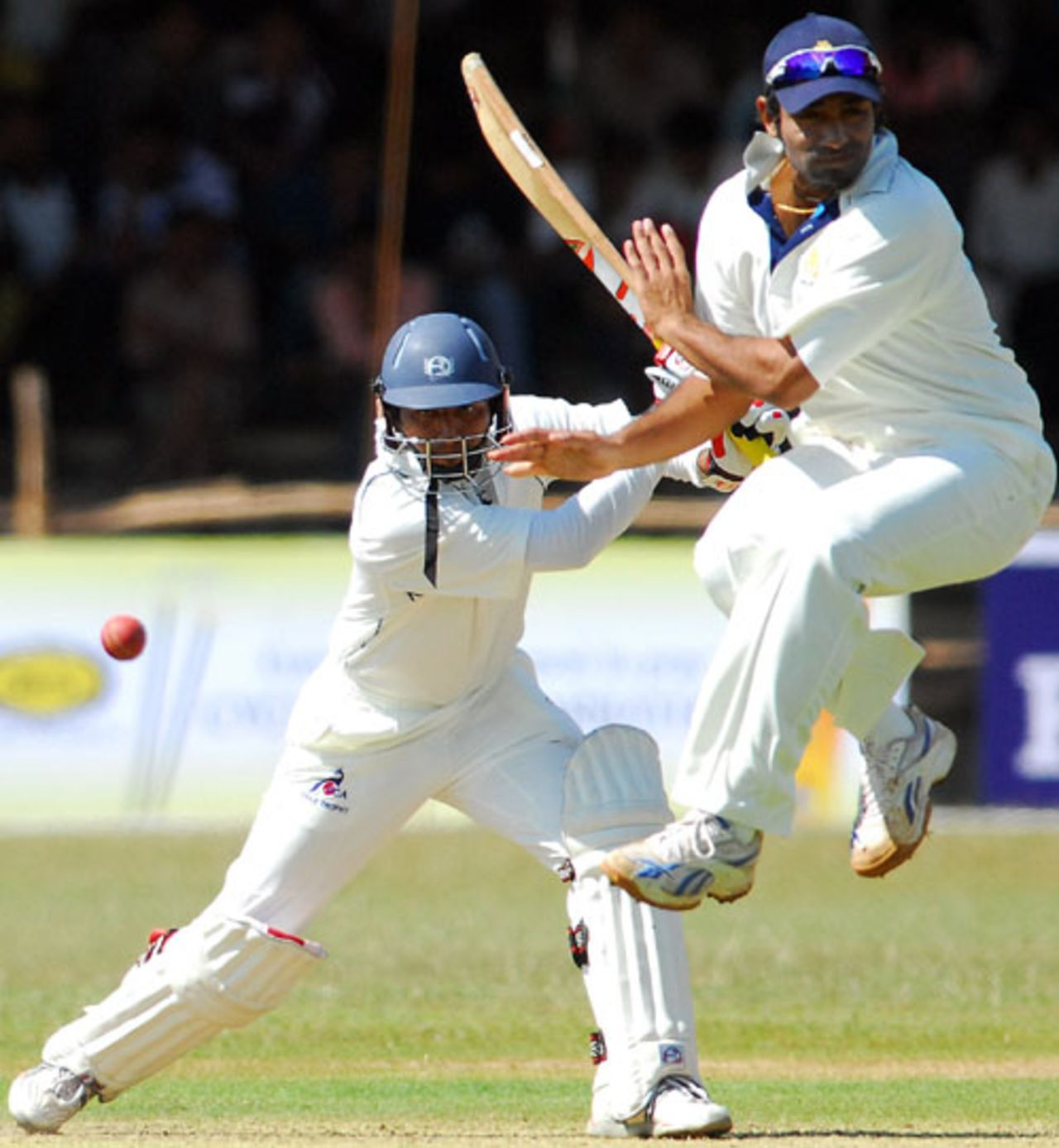 Robin Uthappa jumps to avoid getting hit by a Vineet Saxena stroke, Karnataka v Rajasthan, Ranji Trophy Super League, Group A, 4th round, 1st day, Mysore, December 1, 2007